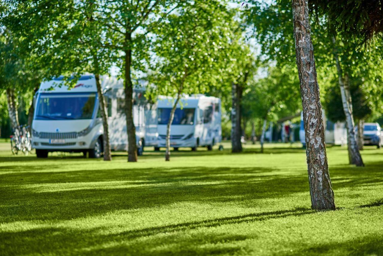 Camping Lesny 51 Hotell Łeba Eksteriør bilde